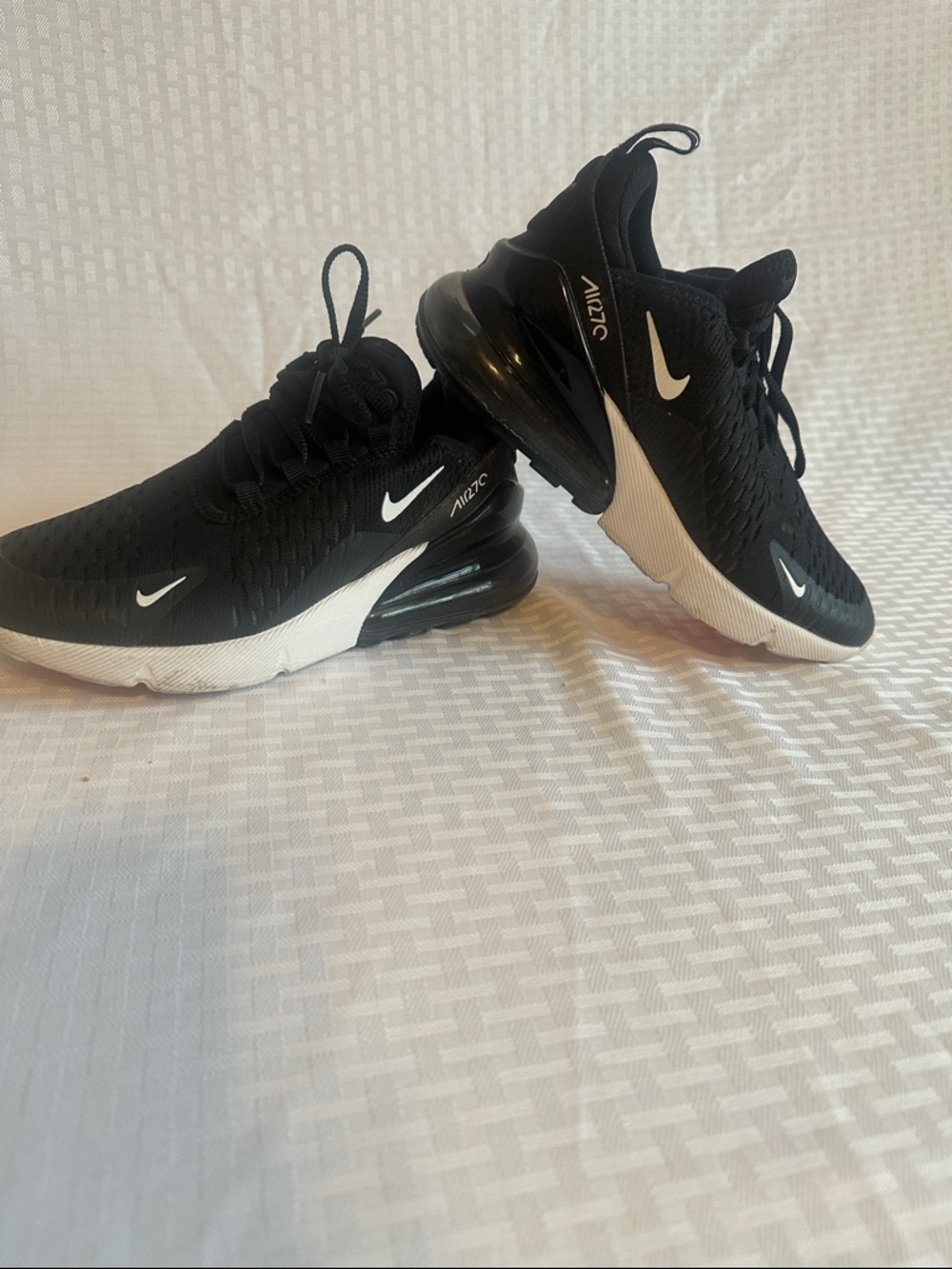 #877 Nike Black and White Air Max 270 Kids Air Cushion Sneakers